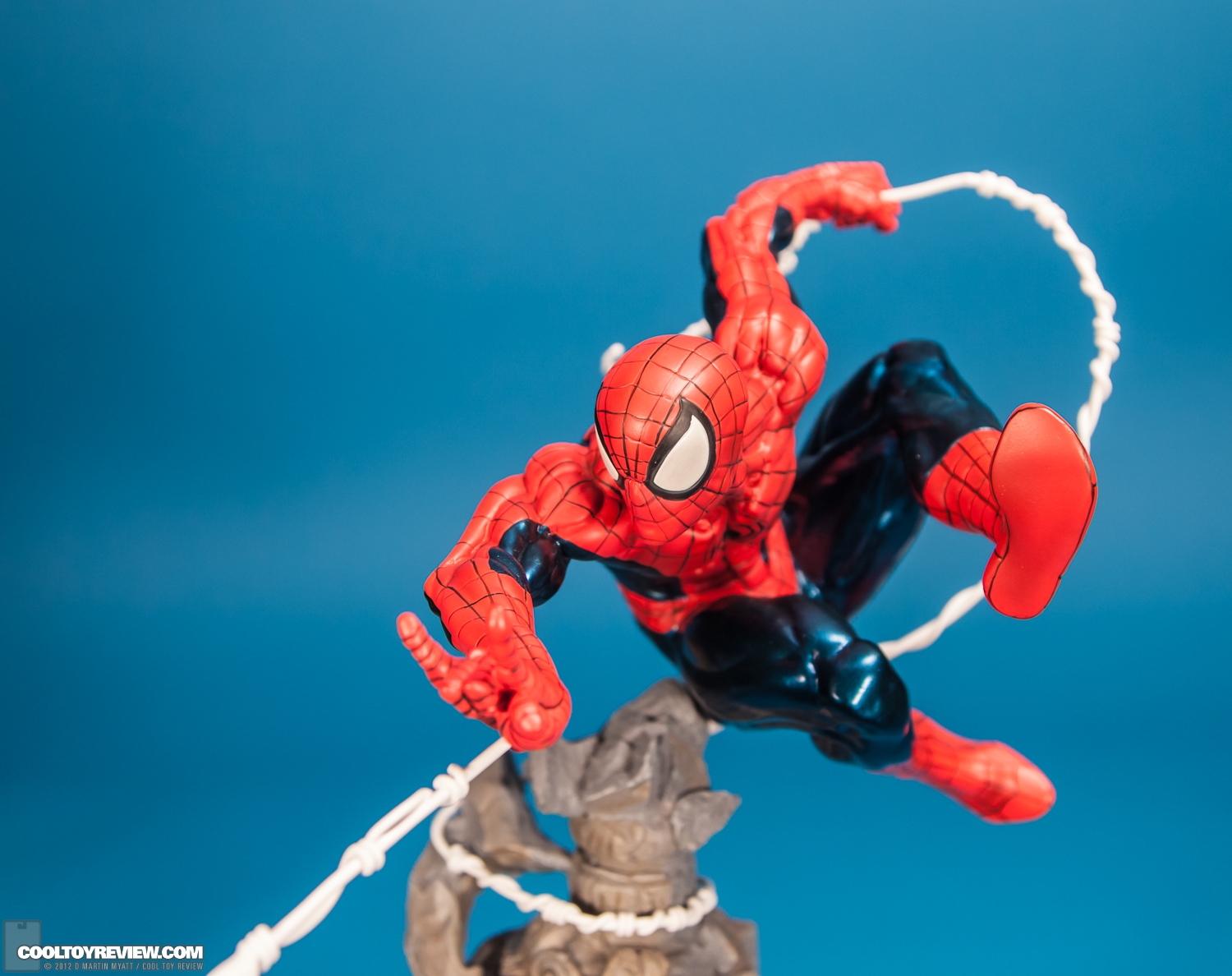 Spider-Man_Unleashed_Fine_Art_Statue_Kotobukiya-14.jpg