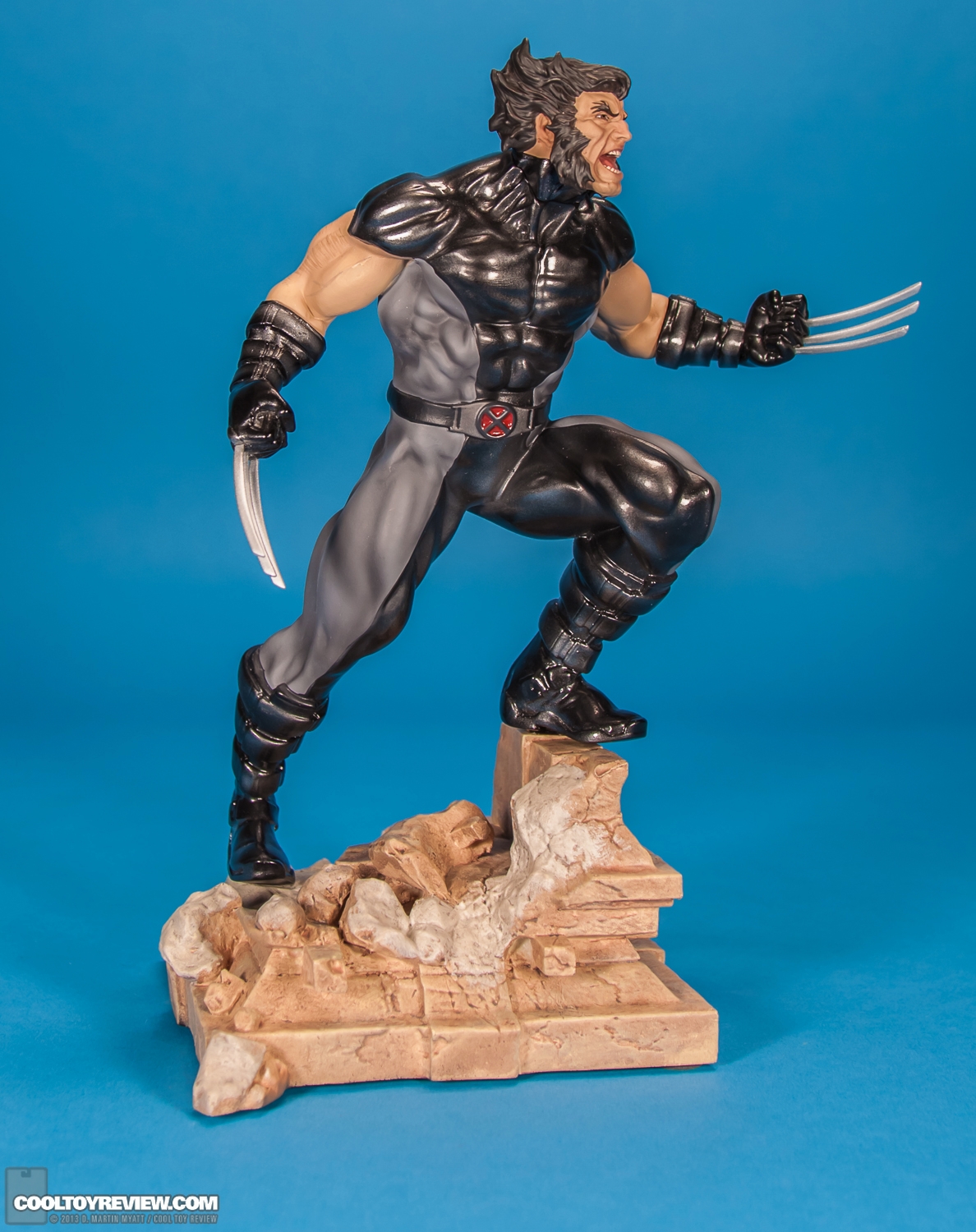 Wolverine_Uncanny_X-Force_Fine_Art_Statue_Kotobukiya-02.jpg