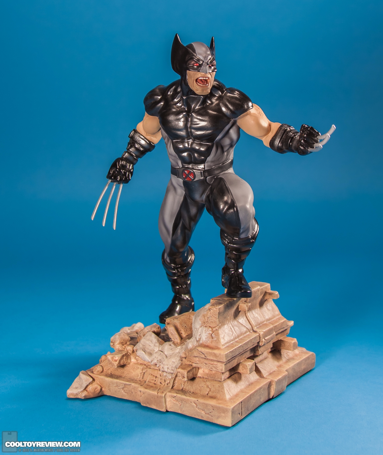 Wolverine_Uncanny_X-Force_Fine_Art_Statue_Kotobukiya-14.jpg