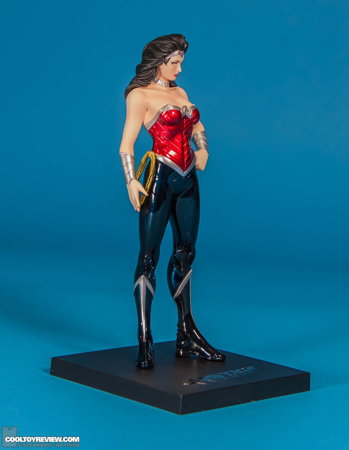 Wonder_Woman_DC_Comics_New_52_ARTFX_Statue_Kotobukiya-002.jpg