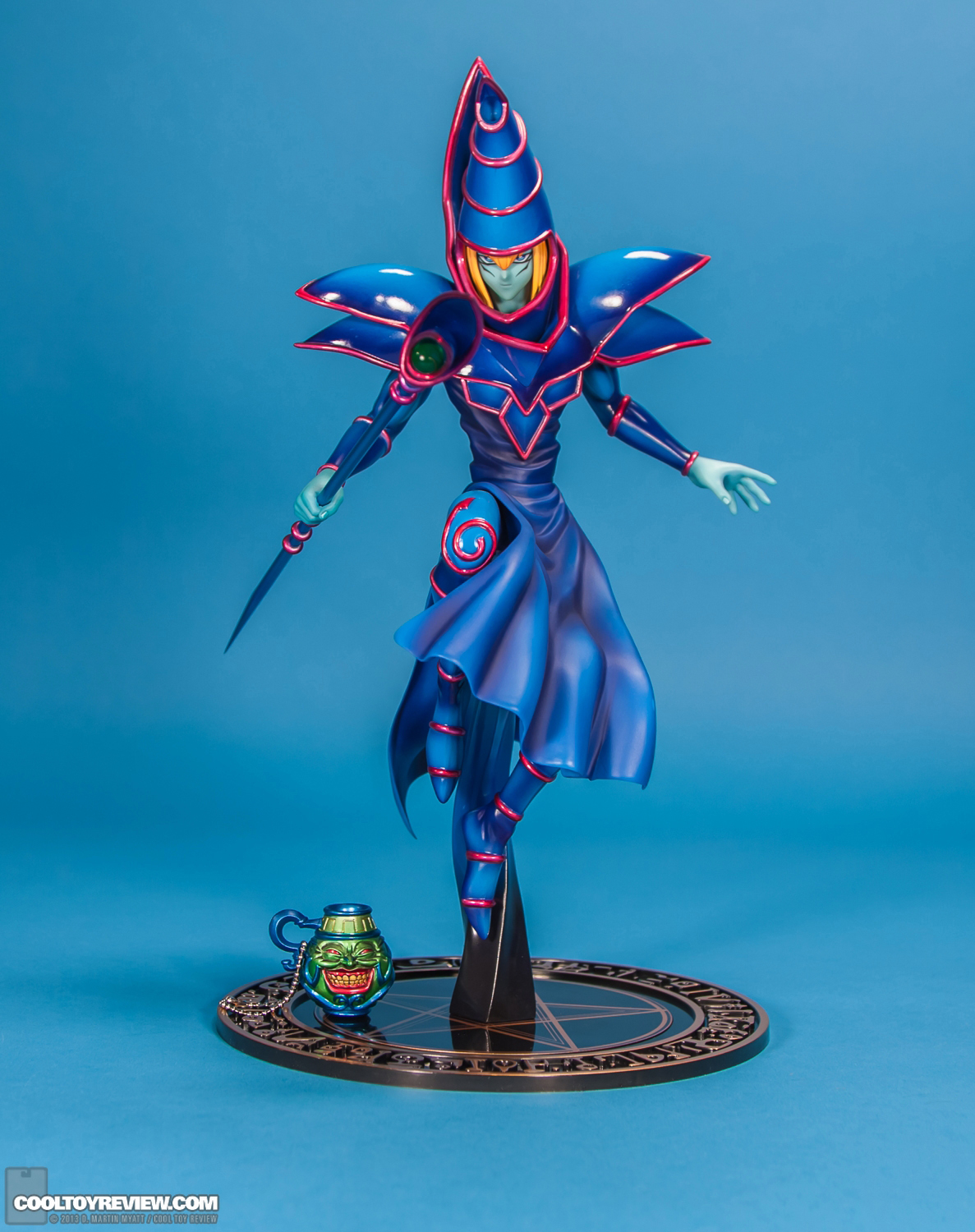 YU-GI-OH_Dark_Magician_ARTFX_J_statue_Kotobukiya-01.jpg