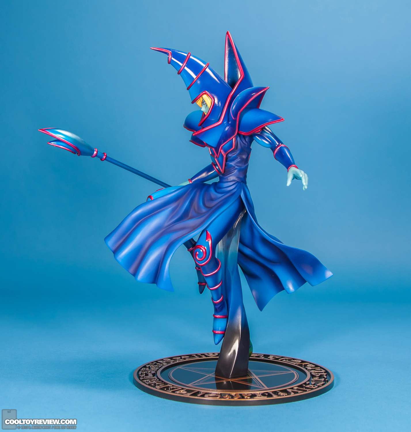 YU-GI-OH_Dark_Magician_ARTFX_J_statue_Kotobukiya-03.jpg