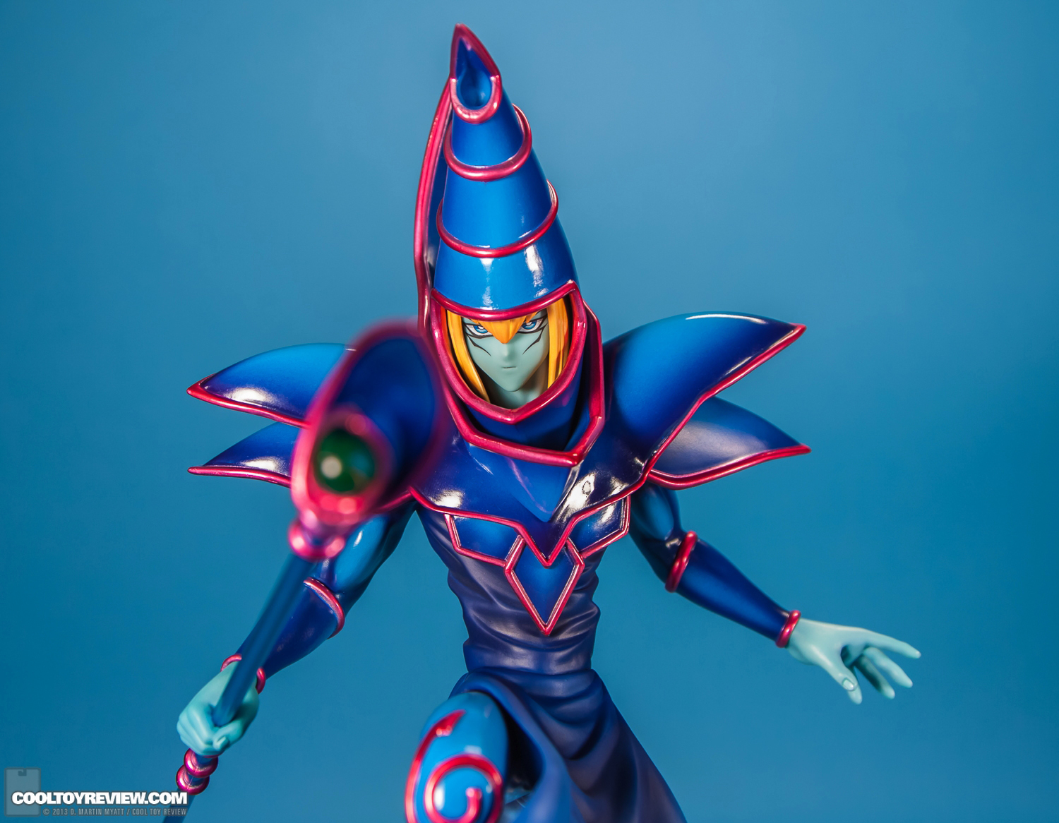 YU-GI-OH_Dark_Magician_ARTFX_J_statue_Kotobukiya-05.jpg