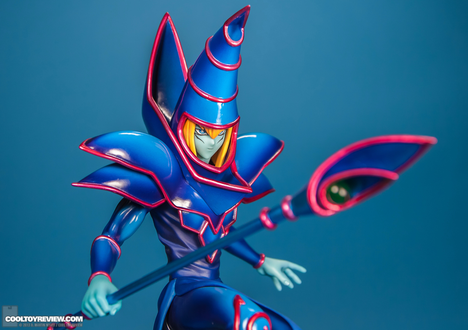 YU-GI-OH_Dark_Magician_ARTFX_J_statue_Kotobukiya-06.jpg