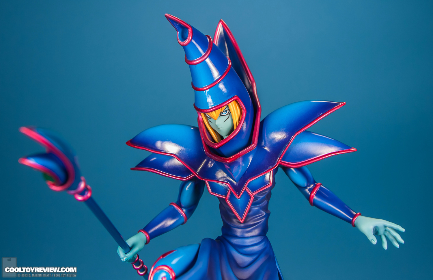 YU-GI-OH_Dark_Magician_ARTFX_J_statue_Kotobukiya-07.jpg