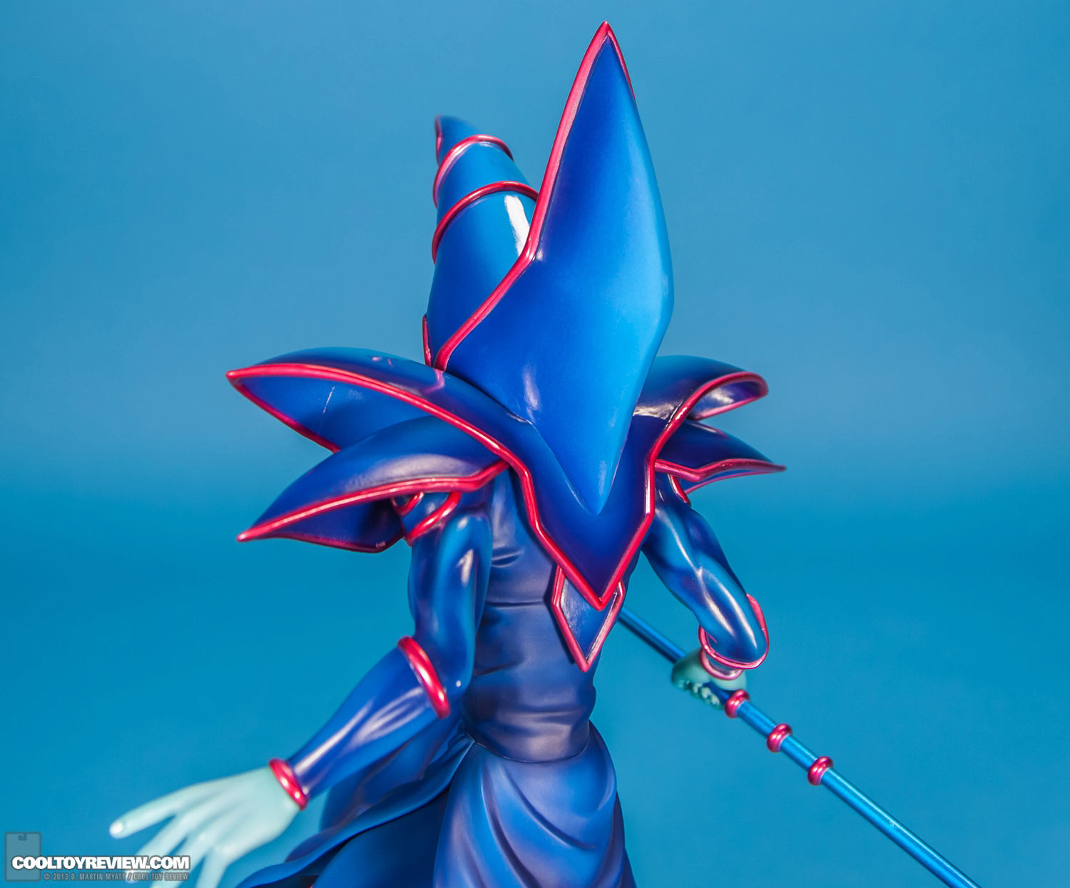 YU-GI-OH_Dark_Magician_ARTFX_J_statue_Kotobukiya-08.jpg