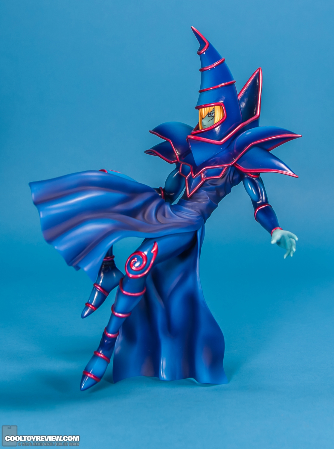 YU-GI-OH_Dark_Magician_ARTFX_J_statue_Kotobukiya-09.jpg