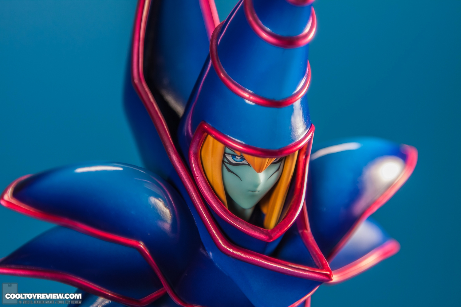 YU-GI-OH_Dark_Magician_ARTFX_J_statue_Kotobukiya-20.jpg