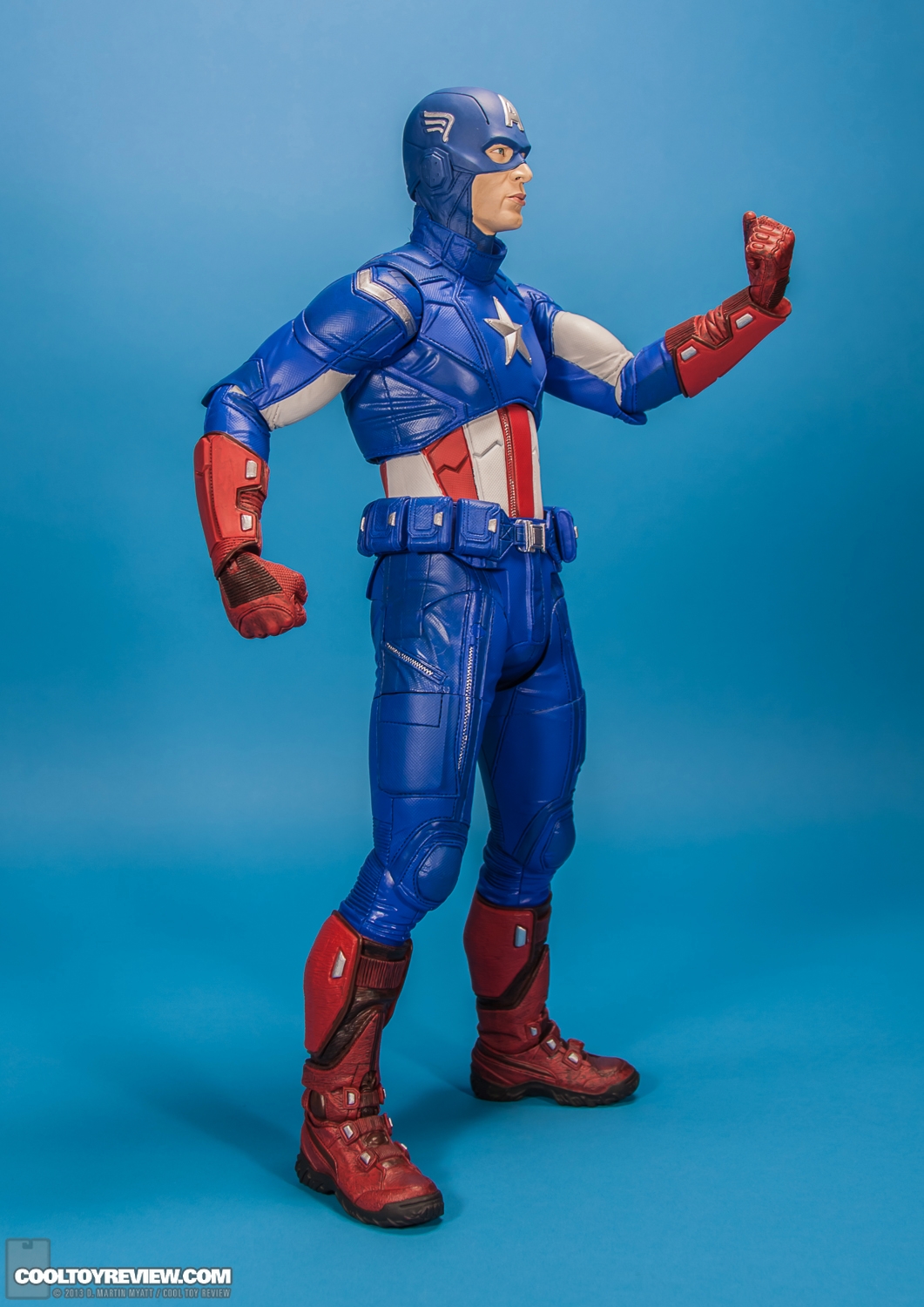 Captain_America_Avengers_NECA-002.jpg