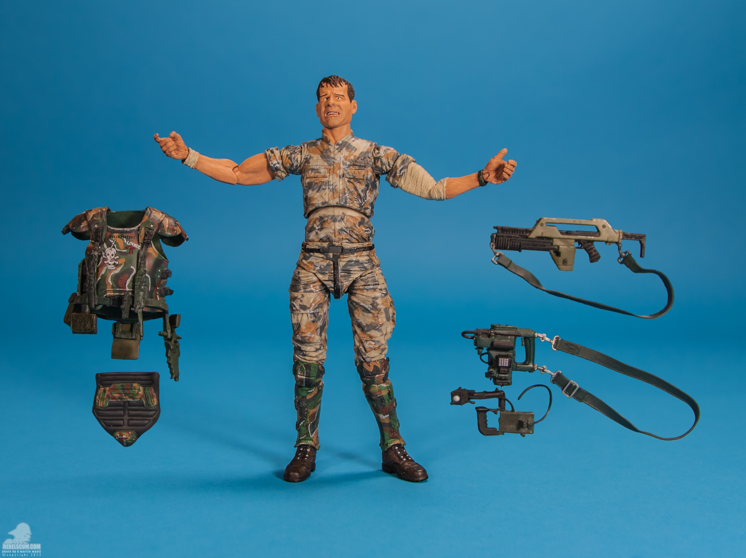 Private-William-Hudson-Aliens-NECA-013.jpg