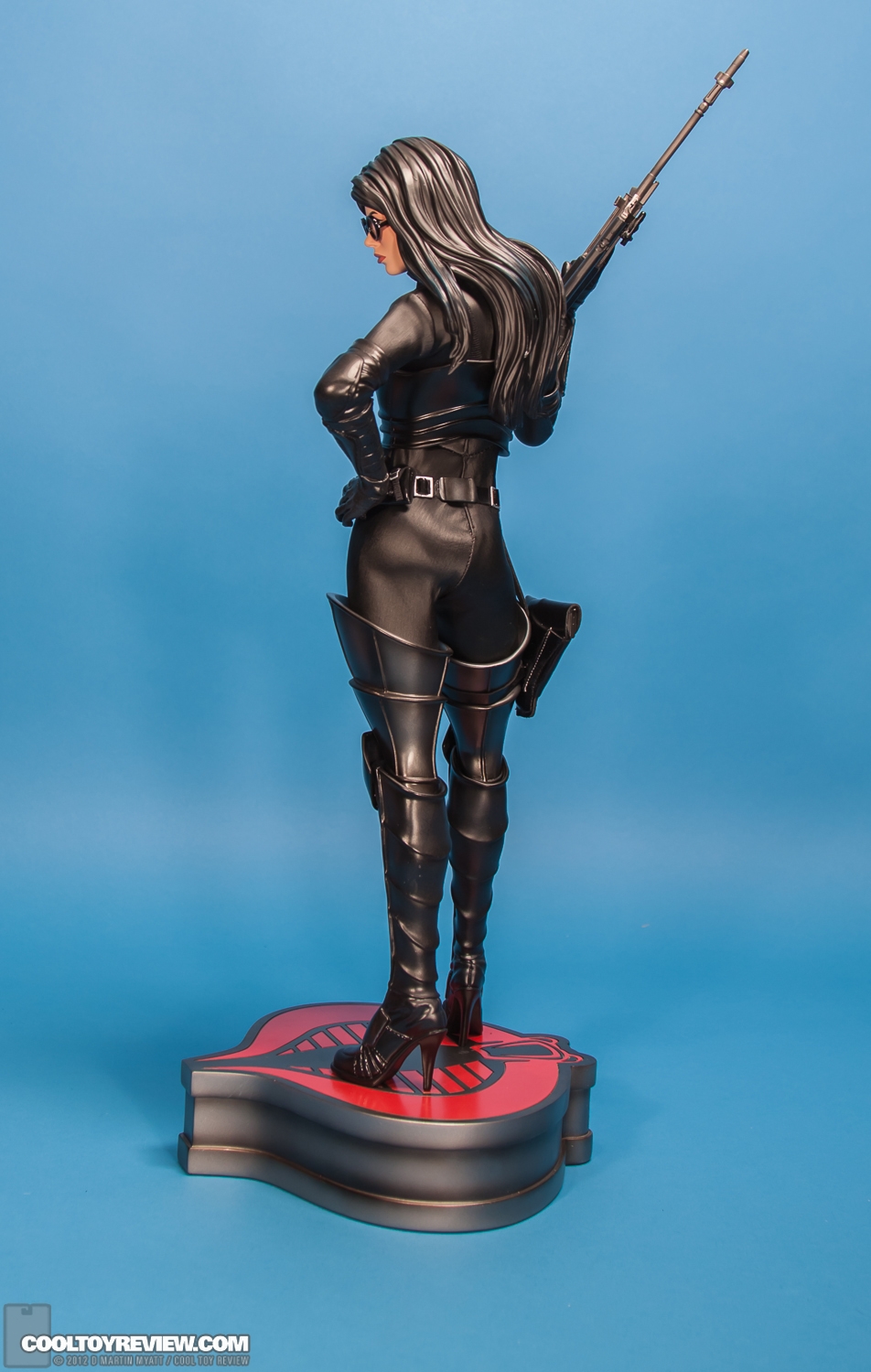 Baroness_Premium_Format_Figure_Cobra_GI_Joe_Sideshow_Collectibles-07.jpg