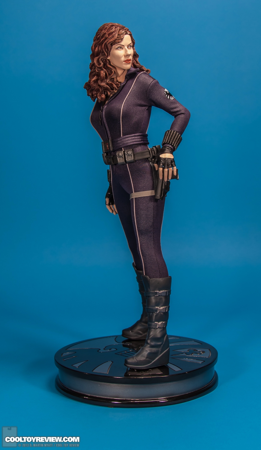 Black_Widow_Premium_Format_Figure_Iron_Man_2_Sideshow_Collectibles-03.jpg