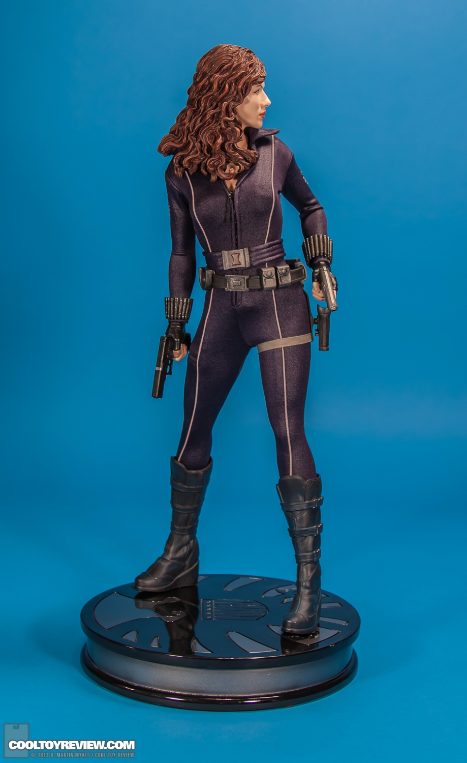 Black_Widow_Premium_Format_Figure_Iron_Man_2_Sideshow_Collectibles-05.jpg