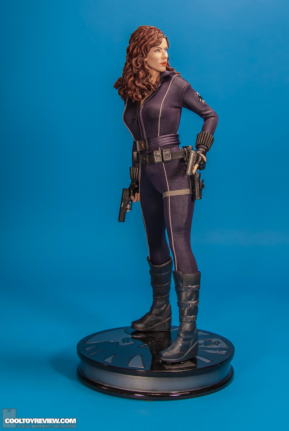 Black_Widow_Premium_Format_Figure_Iron_Man_2_Sideshow_Collectibles-07.jpg