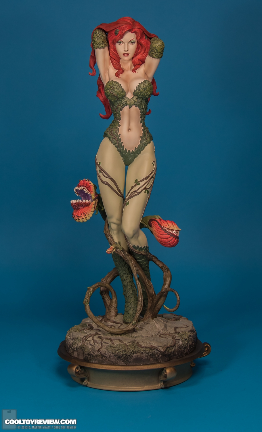 Poison_Ivy_Premium_Format_Figure_DC_Sideshow_Collectibles-001.jpg