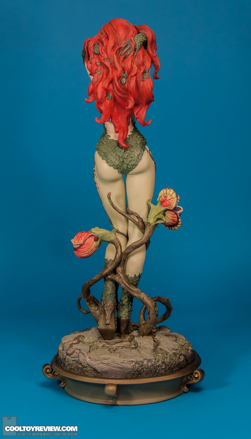 Poison_Ivy_Premium_Format_Figure_DC_Sideshow_Collectibles-004.jpg