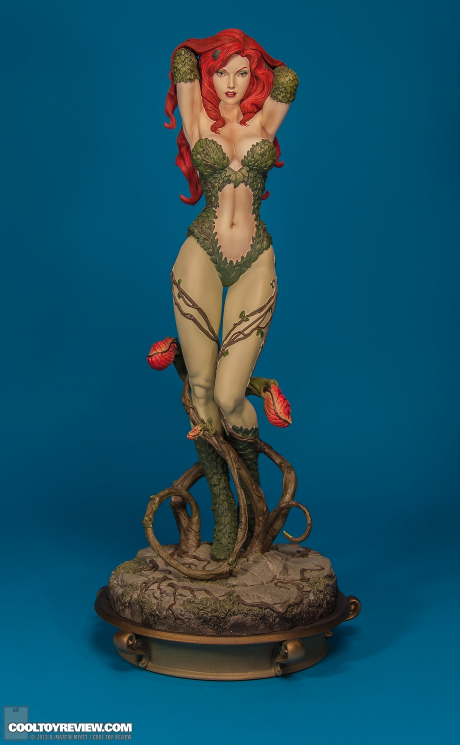 Poison_Ivy_Premium_Format_Figure_DC_Sideshow_Collectibles-005.jpg