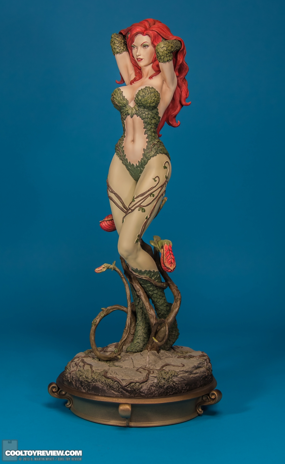 Poison_Ivy_Premium_Format_Figure_DC_Sideshow_Collectibles-007.jpg