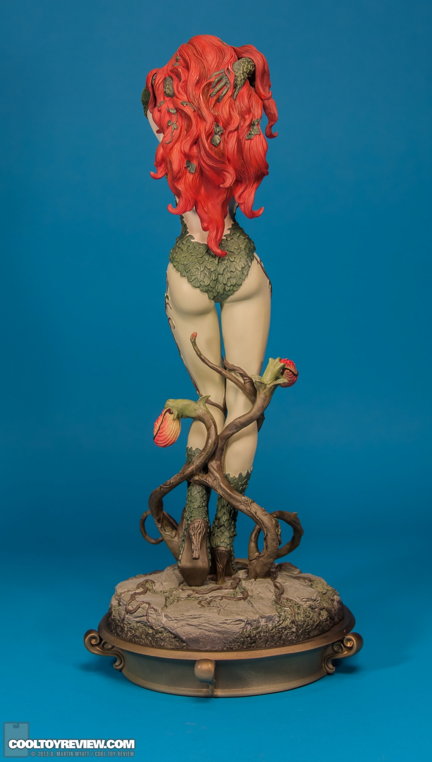 Poison_Ivy_Premium_Format_Figure_DC_Sideshow_Collectibles-008.jpg