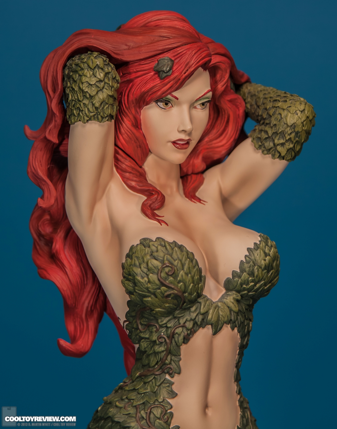 Poison_Ivy_Premium_Format_Figure_DC_Sideshow_Collectibles-010.jpg