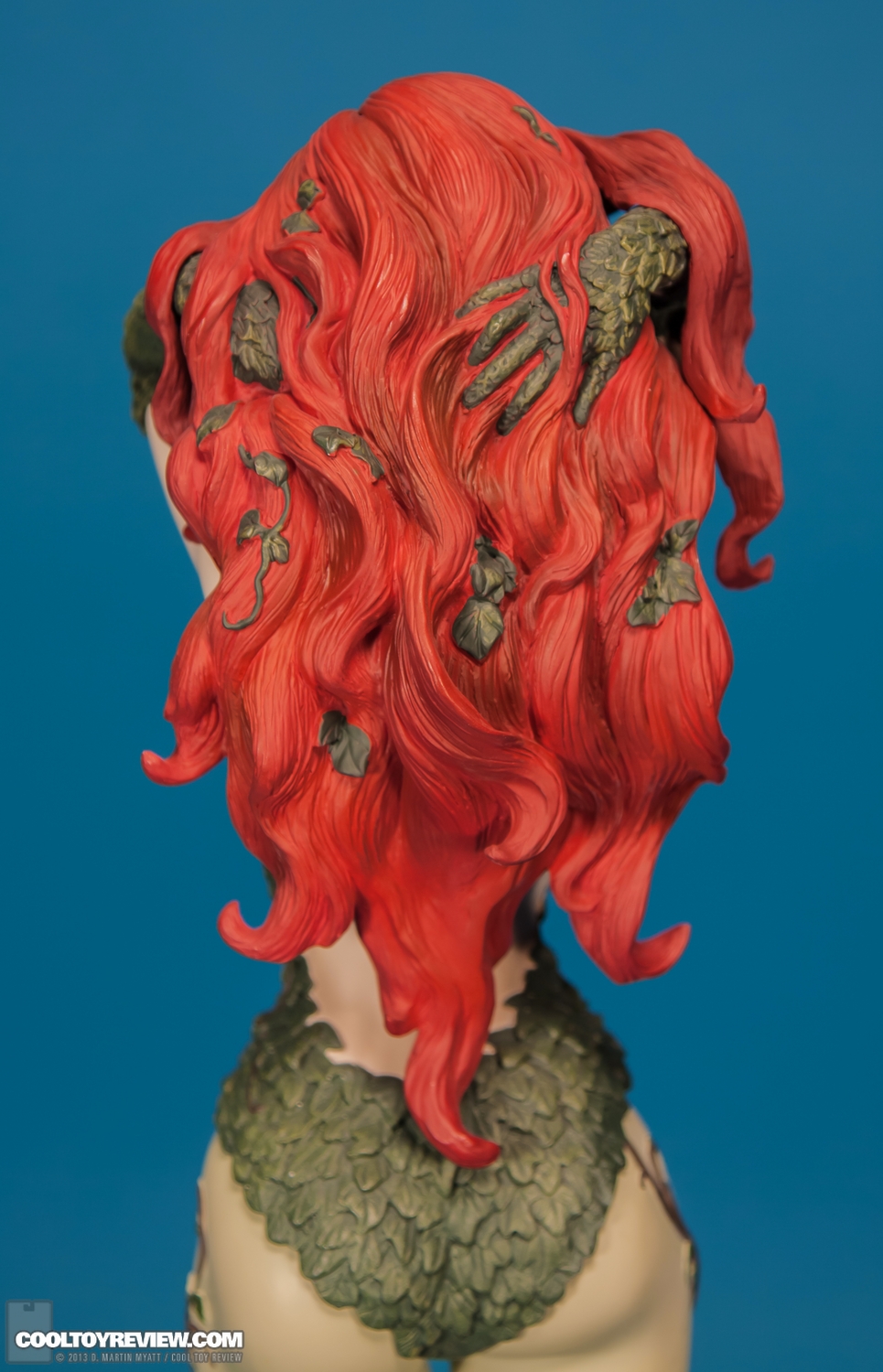 Poison_Ivy_Premium_Format_Figure_DC_Sideshow_Collectibles-012.jpg