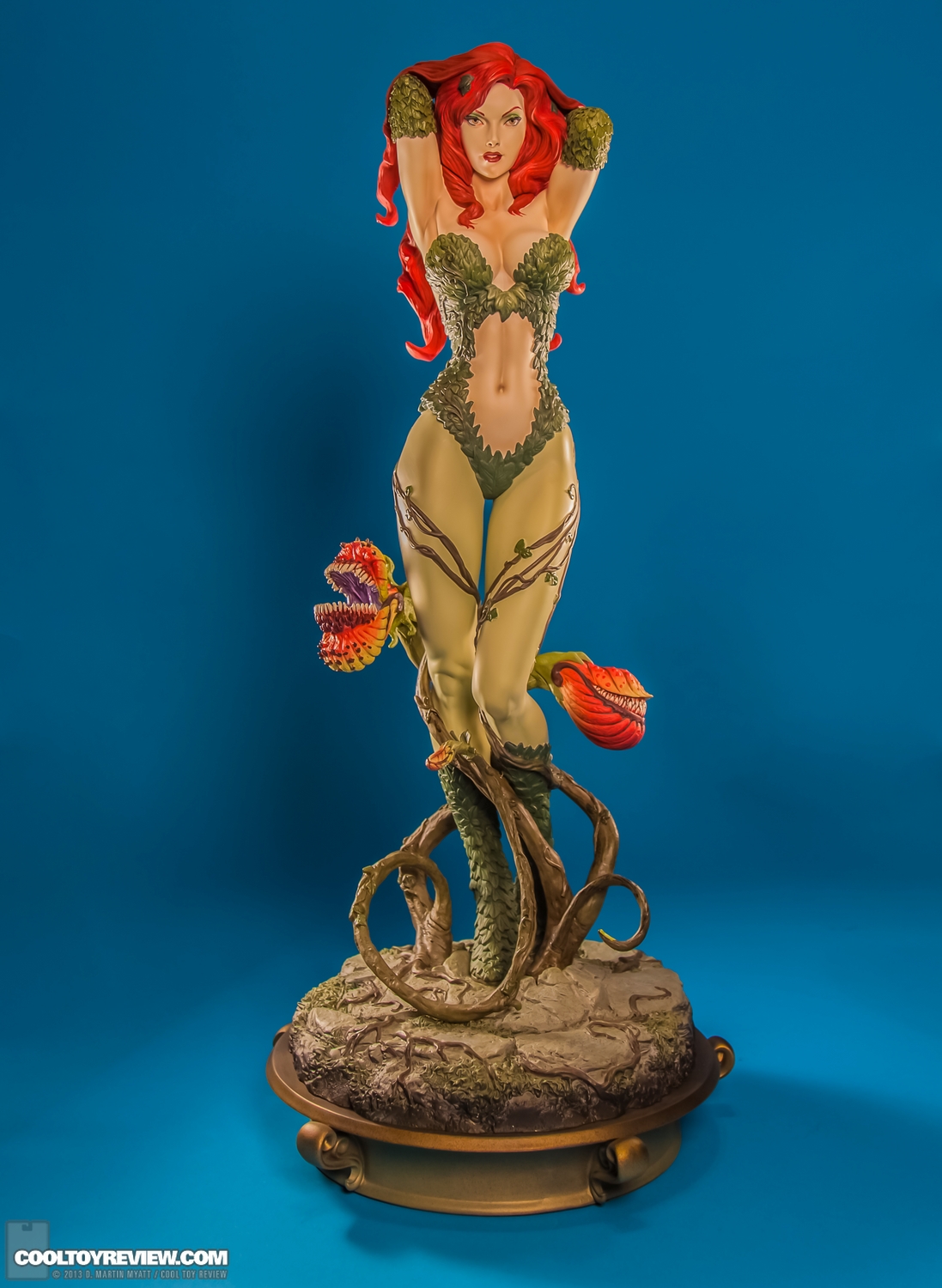 Poison_Ivy_Premium_Format_Figure_DC_Sideshow_Collectibles-022.jpg