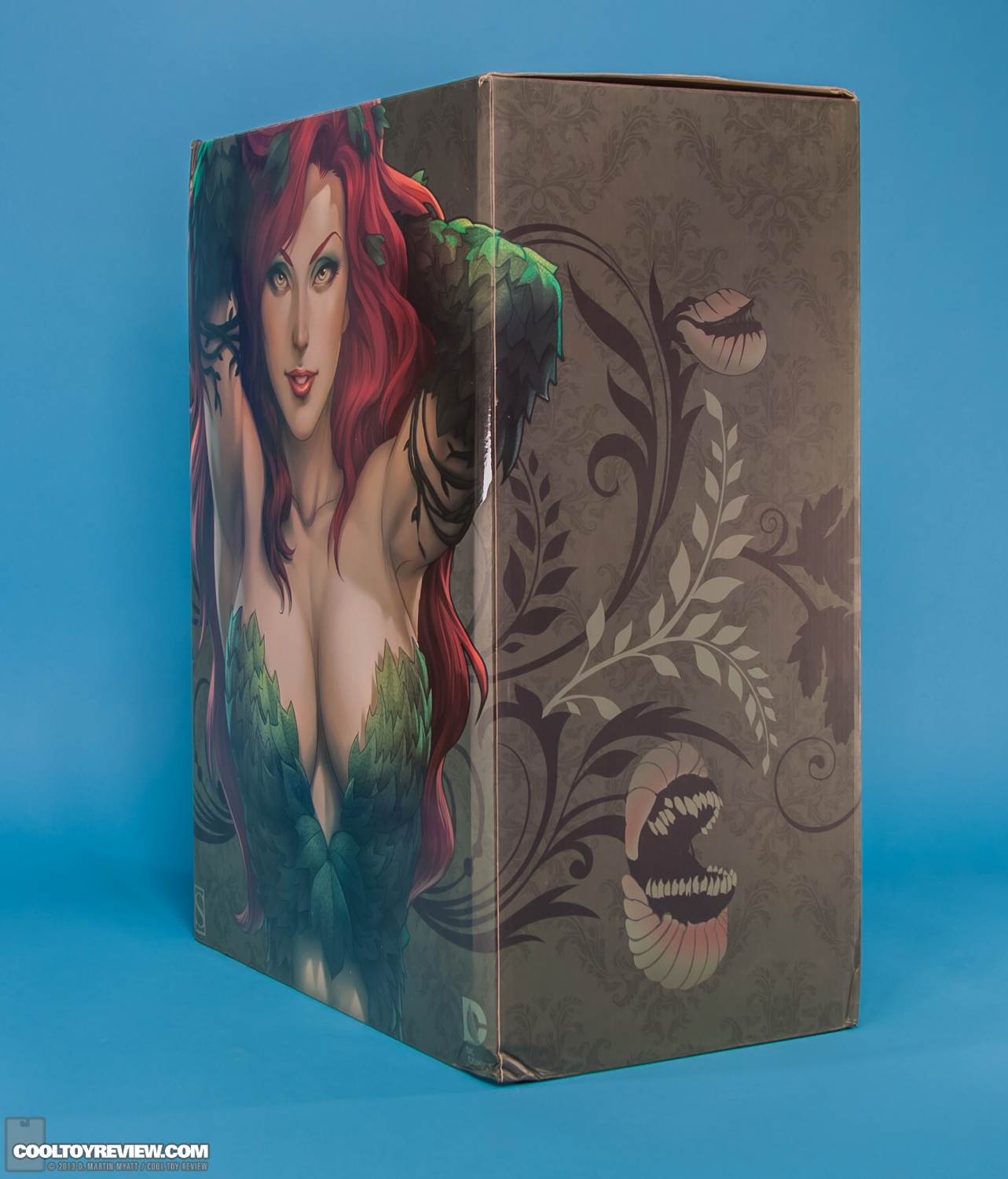 Poison_Ivy_Premium_Format_Figure_DC_Sideshow_Collectibles-026.jpg