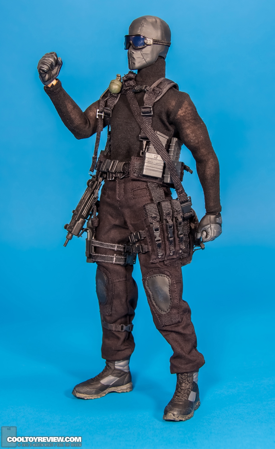 Snake_Eyes_GI_Joe_Sideshow_Collectibles-03.jpg