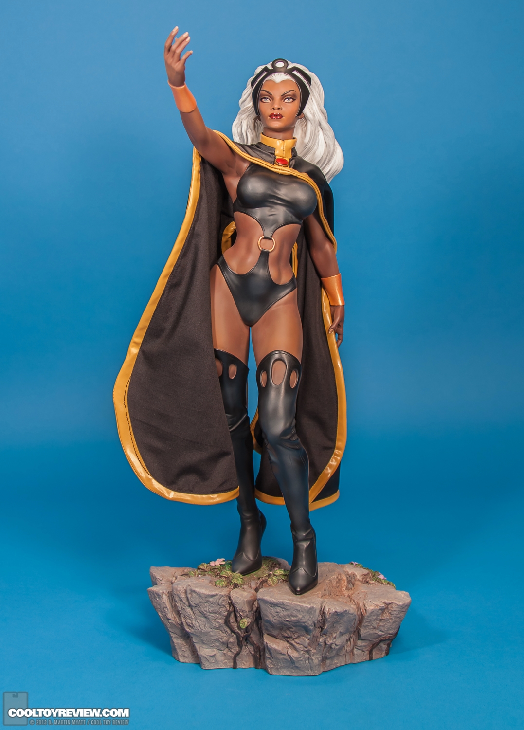 Storm_X-Men_Premium_Format_Figure_Sideshow_Collectibles-01.jpg