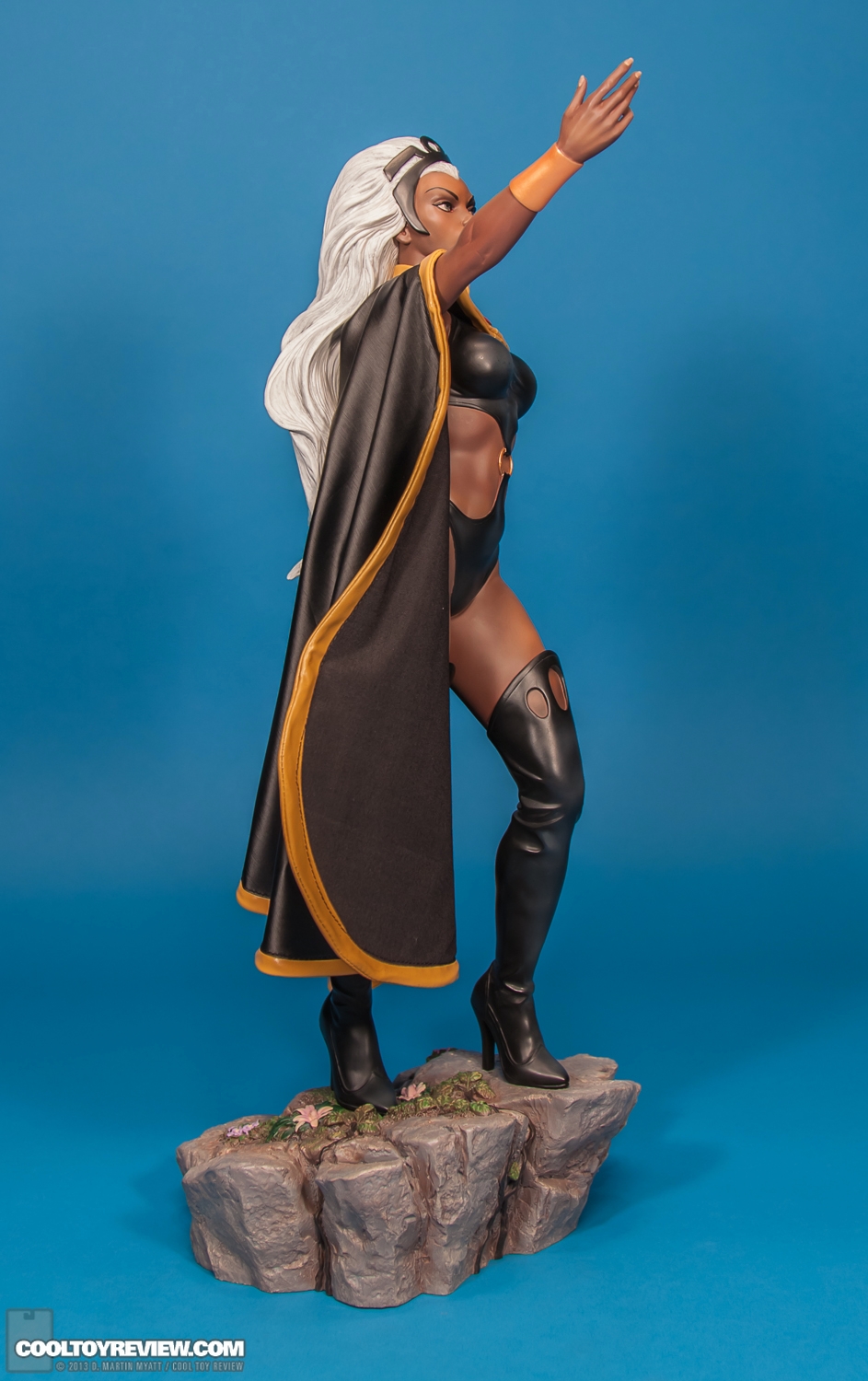 Storm_X-Men_Premium_Format_Figure_Sideshow_Collectibles-02.jpg