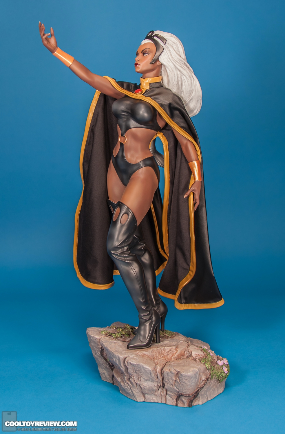 Storm_X-Men_Premium_Format_Figure_Sideshow_Collectibles-03.jpg