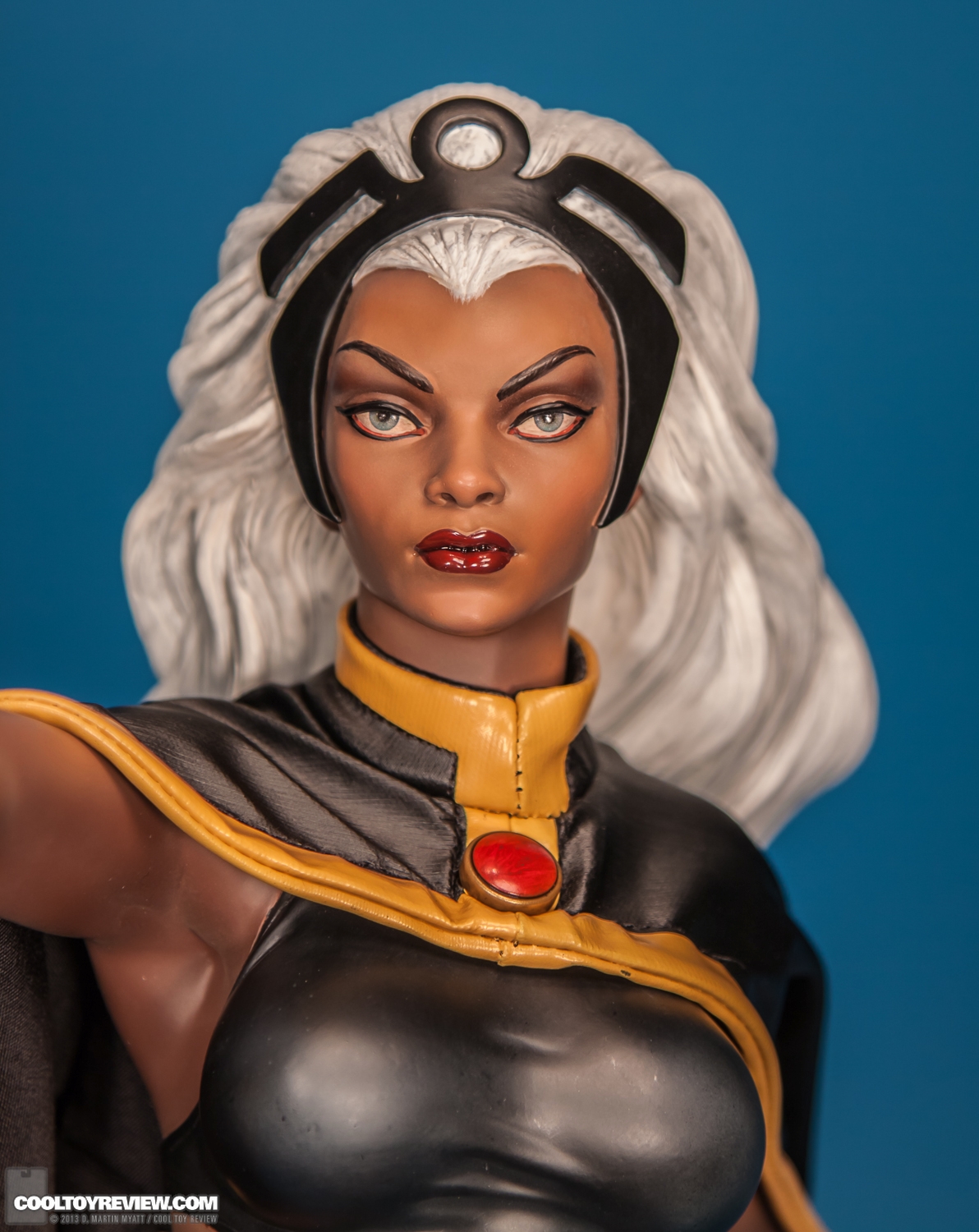 Storm_X-Men_Premium_Format_Figure_Sideshow_Collectibles-05.jpg