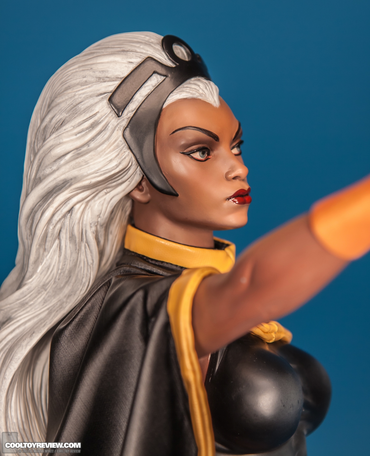 Storm_X-Men_Premium_Format_Figure_Sideshow_Collectibles-06.jpg