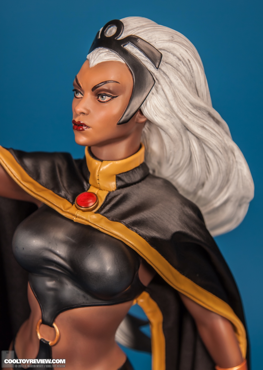 Storm_X-Men_Premium_Format_Figure_Sideshow_Collectibles-07.jpg