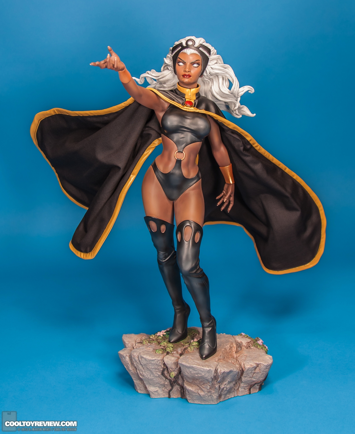 Storm_X-Men_Premium_Format_Figure_Sideshow_Collectibles-09.jpg