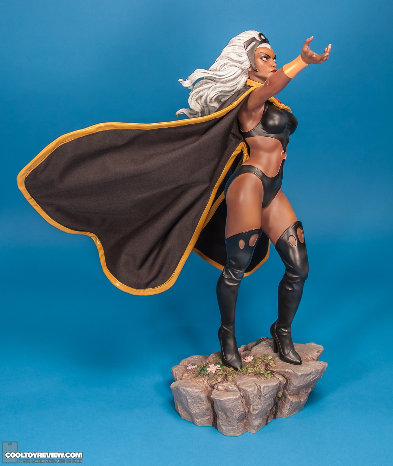 Storm_X-Men_Premium_Format_Figure_Sideshow_Collectibles-10.jpg