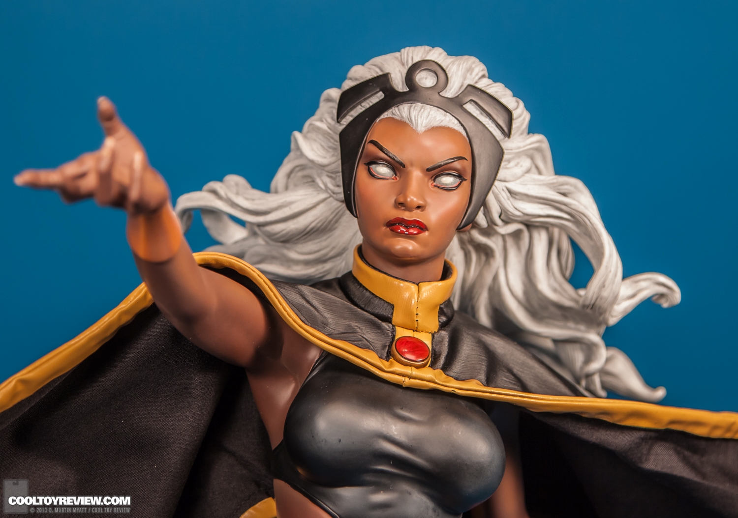 Storm_X-Men_Premium_Format_Figure_Sideshow_Collectibles-13.jpg