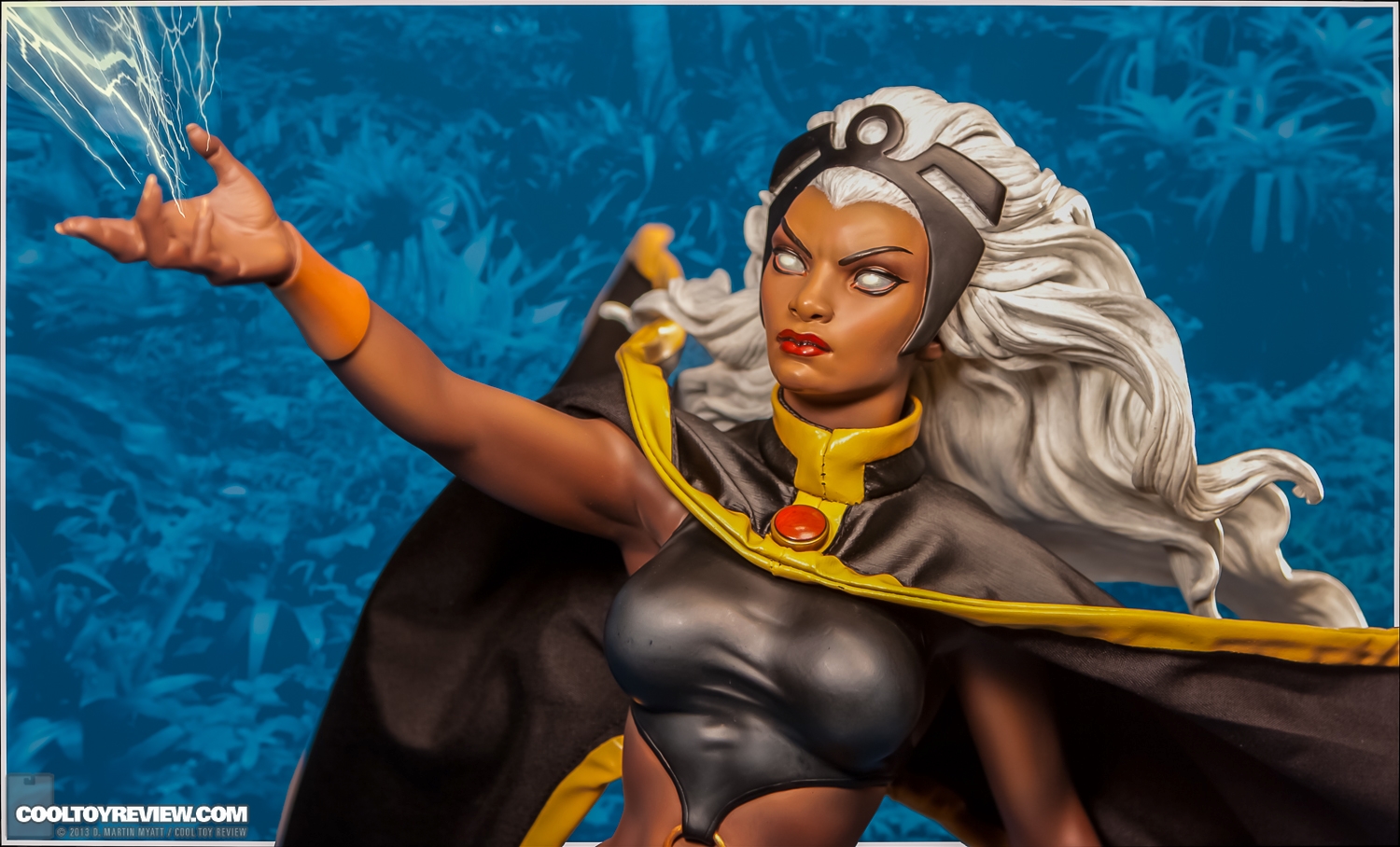 Storm_X-Men_Premium_Format_Figure_Sideshow_Collectibles-27.jpg