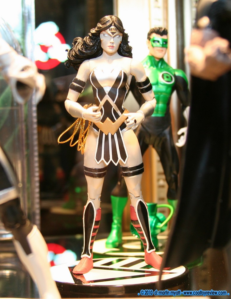 Toy-Fair-2010-DC-Direct_015.JPG