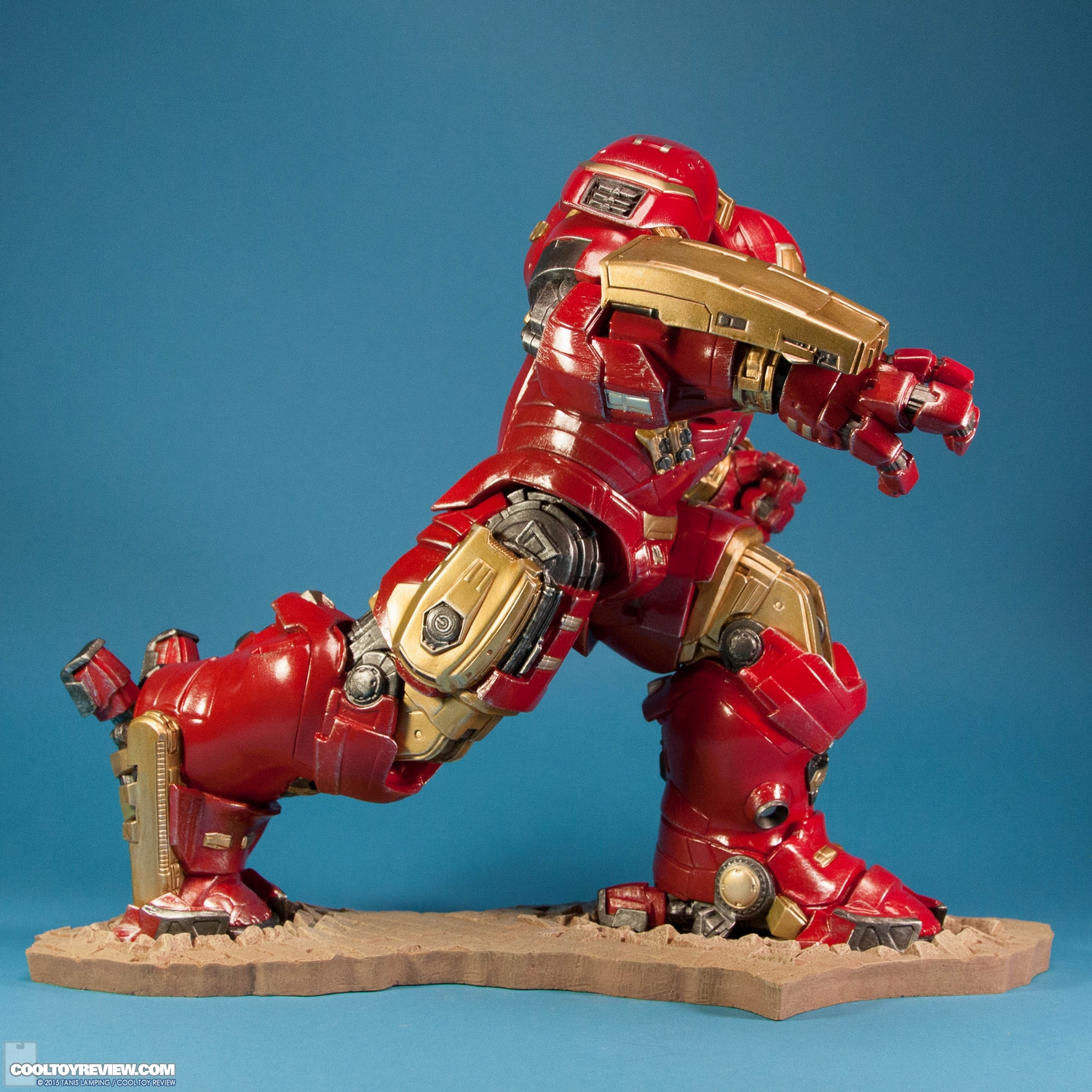 kotobukiya-avengers-age-of-ultron-hulkbuster-artfx-plus-statue-002.jpg