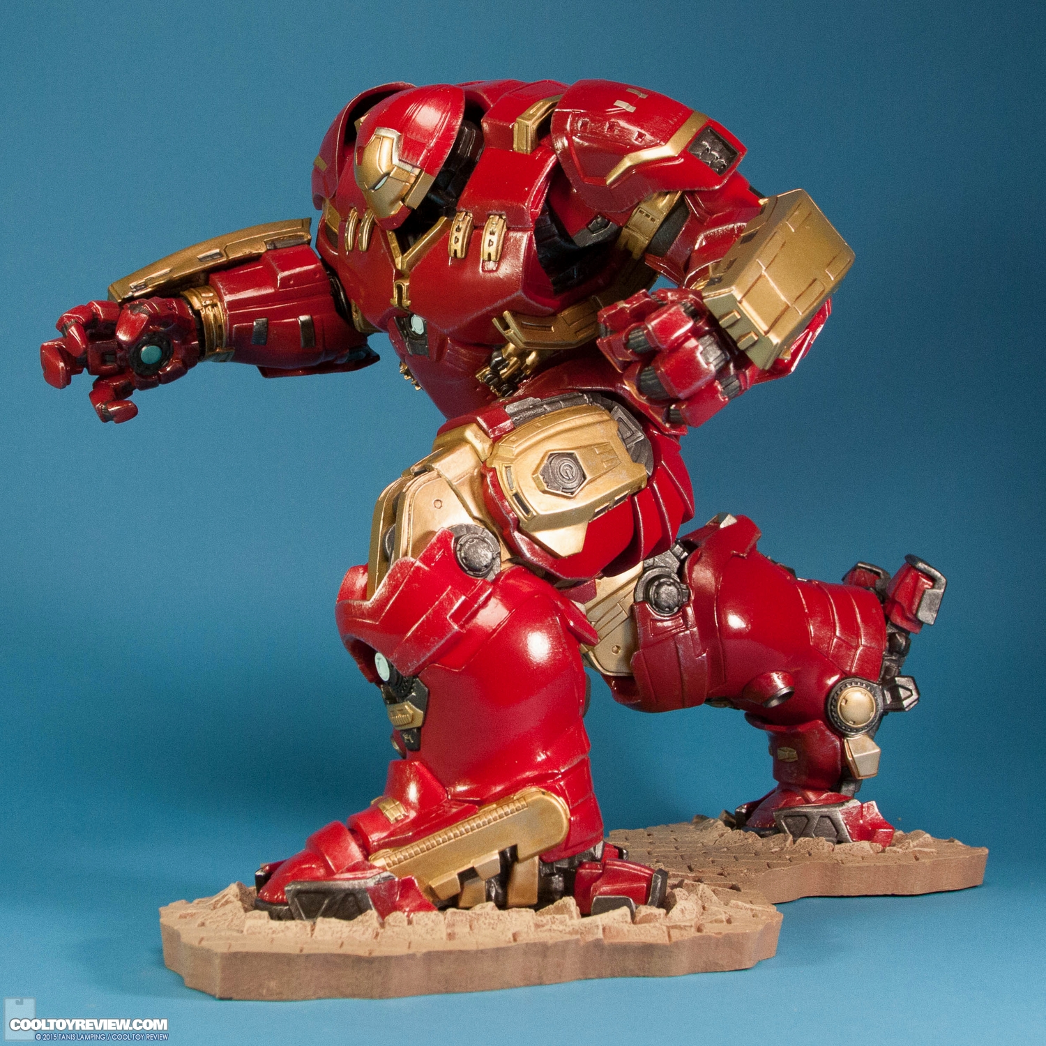 kotobukiya-avengers-age-of-ultron-hulkbuster-artfx-plus-statue-003.jpg