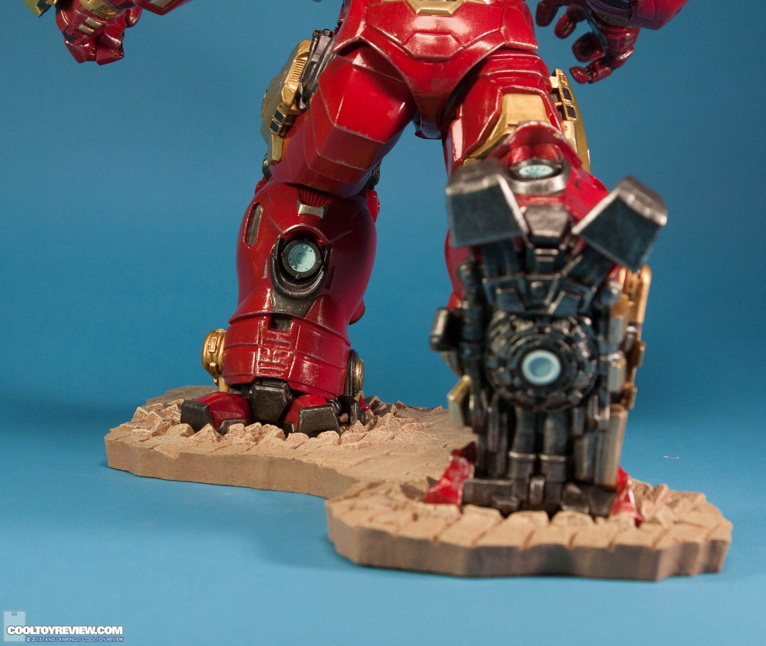 kotobukiya-avengers-age-of-ultron-hulkbuster-artfx-plus-statue-011.jpg