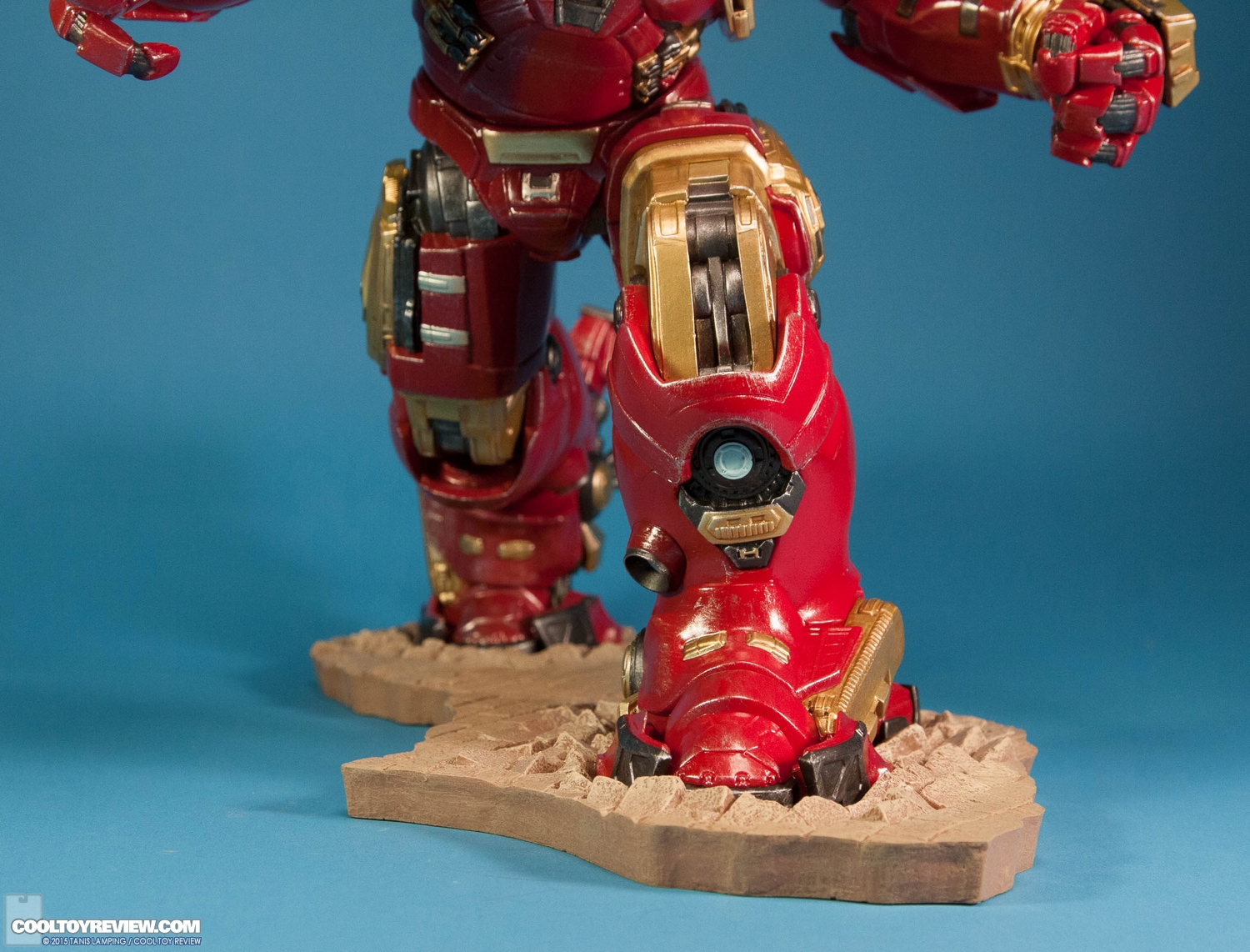 kotobukiya-avengers-age-of-ultron-hulkbuster-artfx-plus-statue-013.jpg
