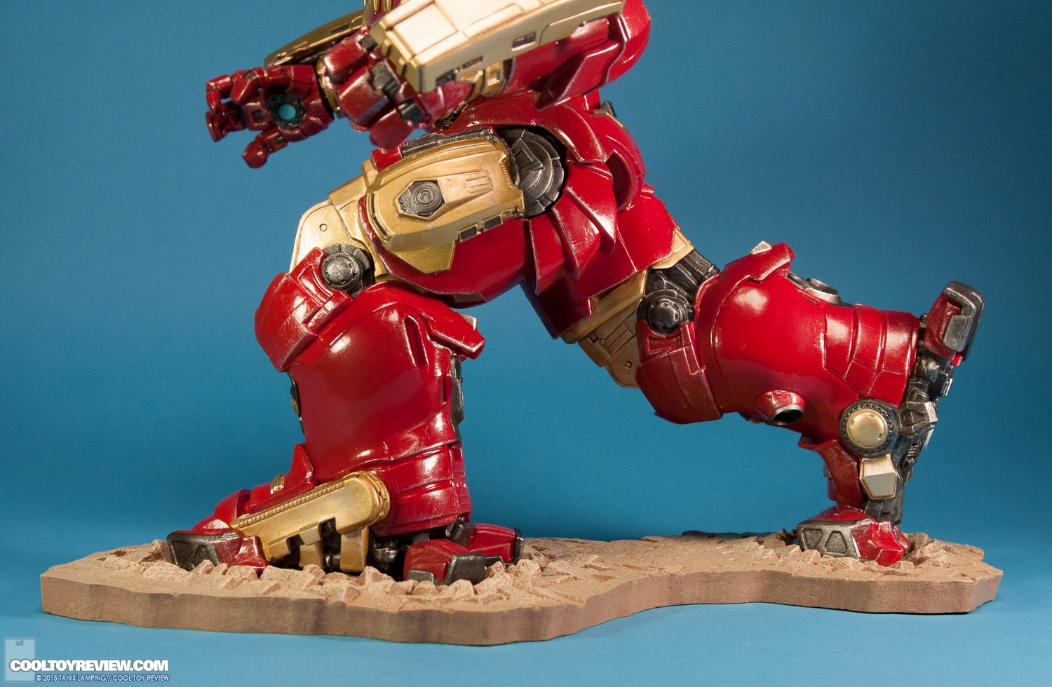 kotobukiya-avengers-age-of-ultron-hulkbuster-artfx-plus-statue-014.jpg
