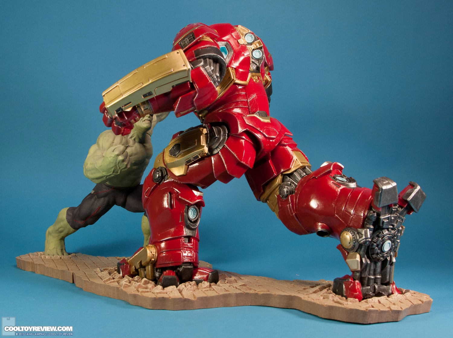 kotobukiya-avengers-age-of-ultron-hulkbuster-artfx-plus-statue-032.jpg