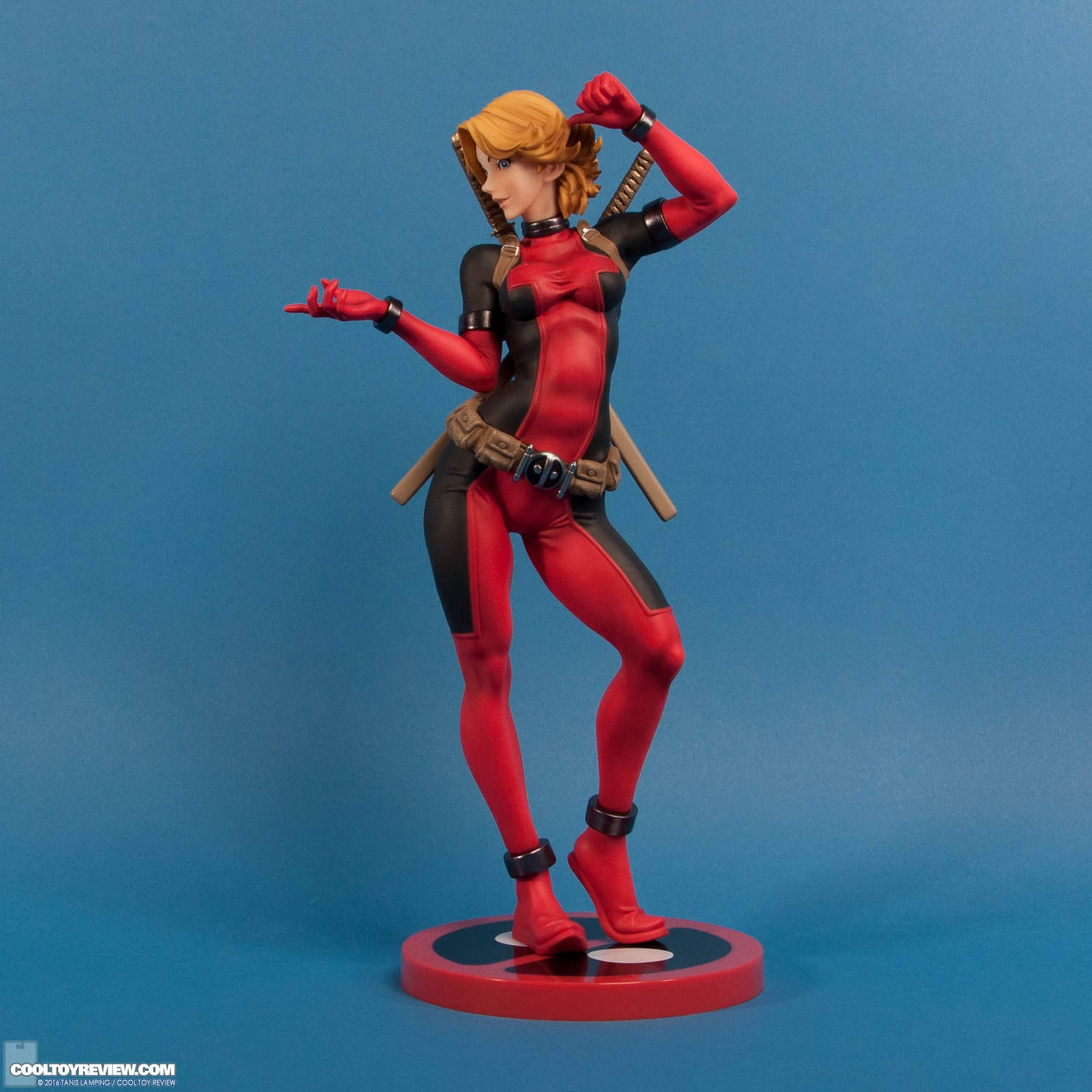 lady-deadpool-bishoujo-statue-kotobukiya-003.jpg