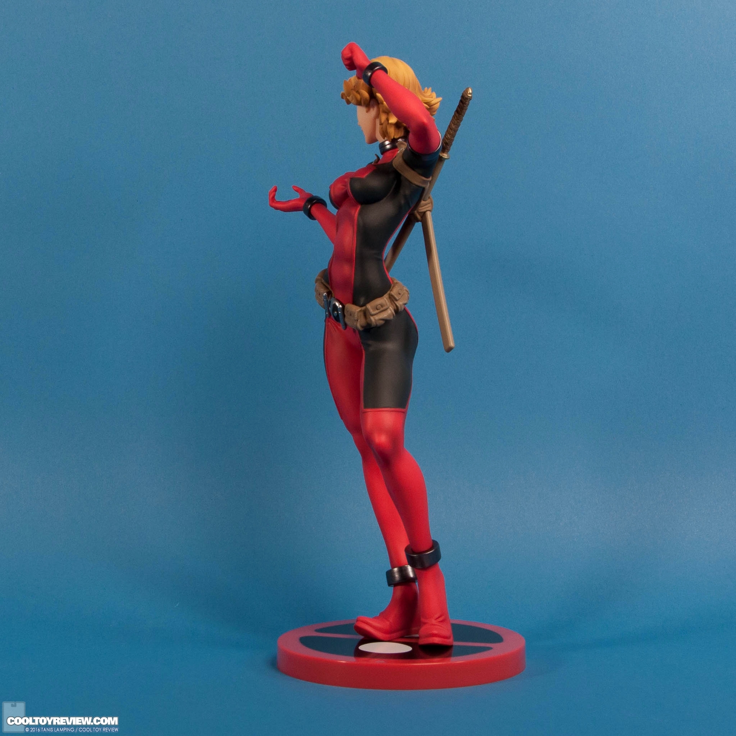 lady-deadpool-bishoujo-statue-kotobukiya-004.jpg