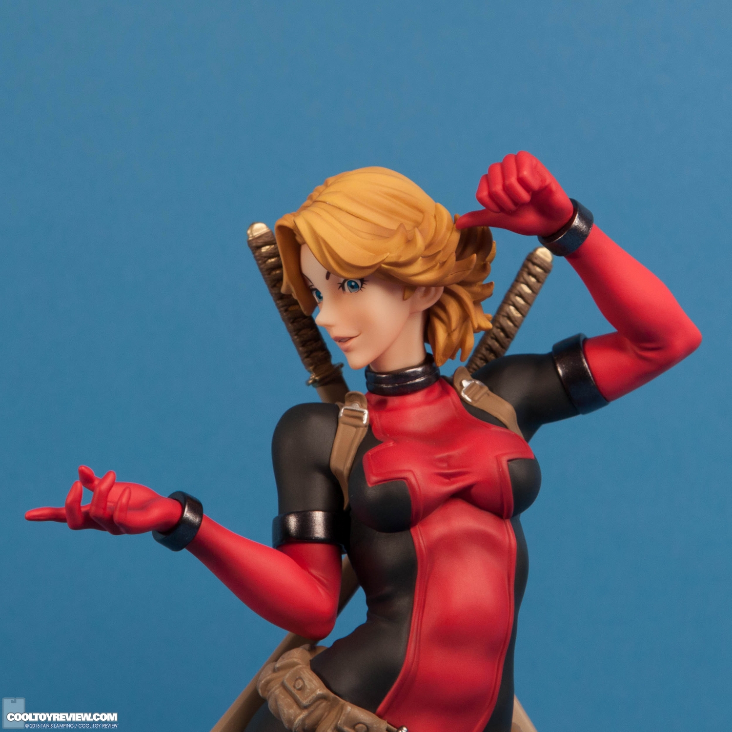 lady-deadpool-bishoujo-statue-kotobukiya-007.jpg