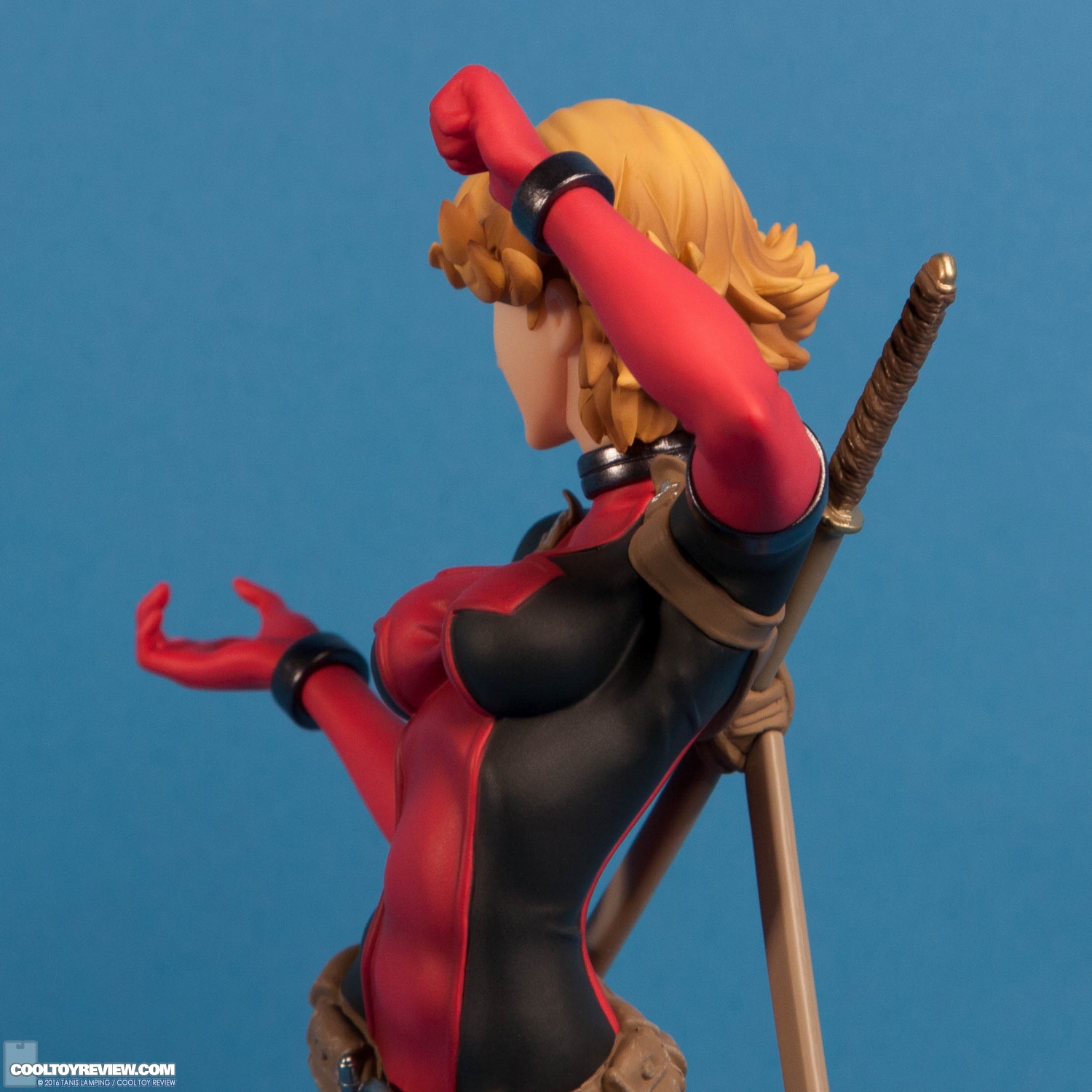 lady-deadpool-bishoujo-statue-kotobukiya-008.jpg