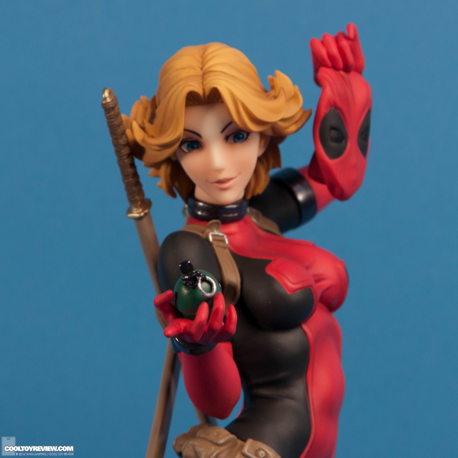 lady-deadpool-bishoujo-statue-kotobukiya-009.jpg